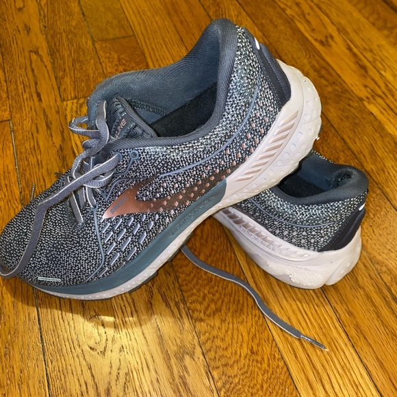 Brooks Adrenaline GTS 21 - Picture 2 of 8